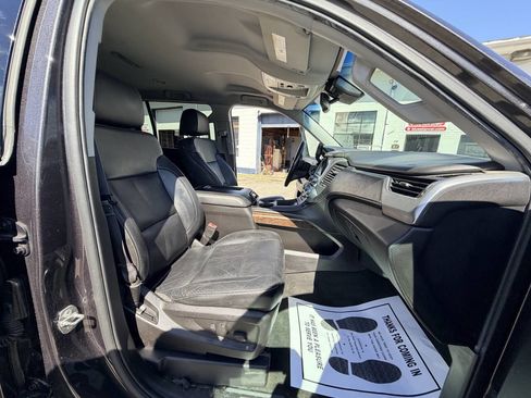 Used 2015 Chevrolet Suburban LT image 16