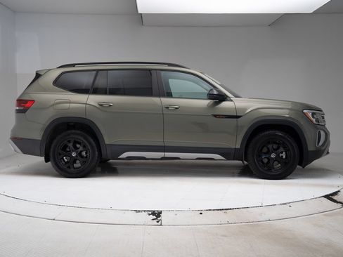 Used 2024 Volkswagen Atlas Peak Edition SE AWD/4WD image 29