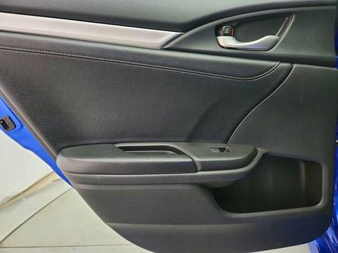 Used 2018 Honda Civic Touring image 25
