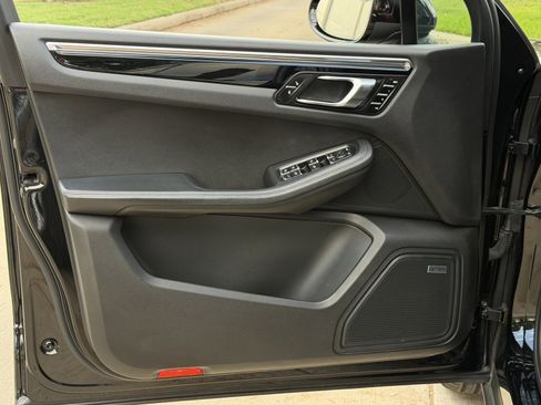 Used 2016 Porsche Macan S image 22