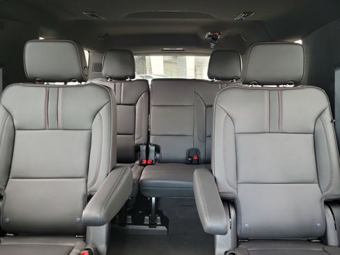 Used 2024 Chevrolet Suburban RST w/ Luxury Package RWD image 16