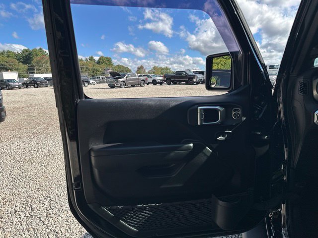 Used 2022 Jeep Wrangler Sport AWD/4WD image 17