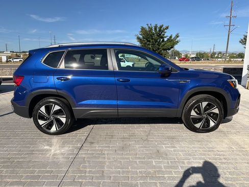 Certified 2024 Volkswagen Taos SE w/ Panoramic Sunroof Package AWD/4WD image 8