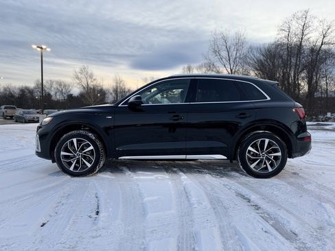 Used 2023 Audi Q5 2.0T Premium w/ Convenience Package image 3