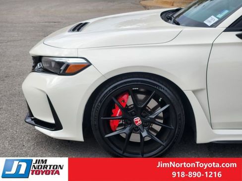 Used 2023 Honda Civic Type R image 9