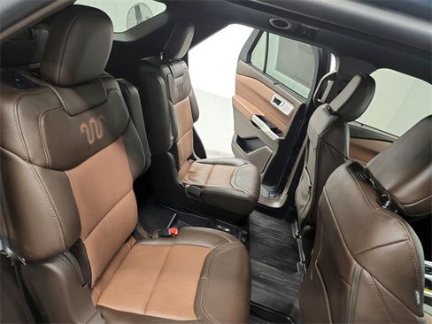 Used 2021 Ford Explorer King Ranch w/ Premium Technology Package image 40