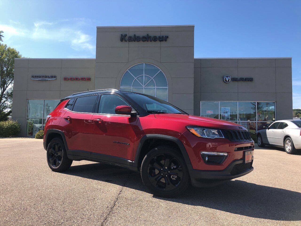 Used 2018 Jeep Compass Latitude w/ Popular Equipment Group AWD/4WD image 3
