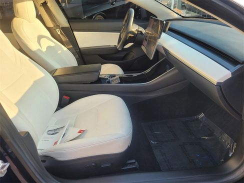 Used 2018 Tesla Model 3 Long Range image 34