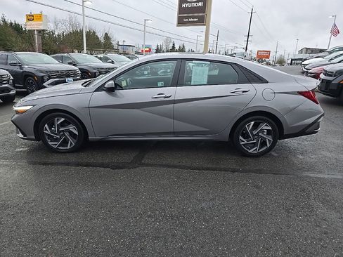 Certified 2025 Hyundai Elantra SEL image 2