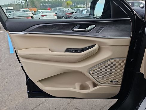 Used 2022 Jeep Grand Cherokee Limited 4xe w/ Luxury Tech Group II image 31