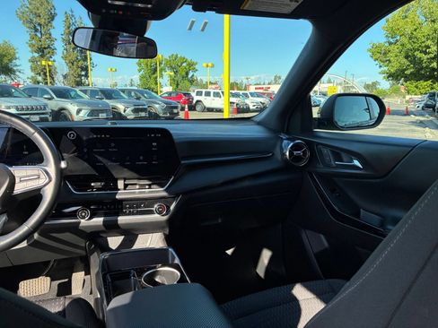 Used 2025 Chevrolet Equinox LT FWD image 34