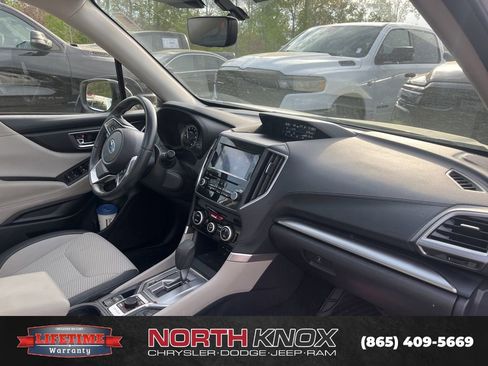 Used 2023 Subaru Forester Premium image 11