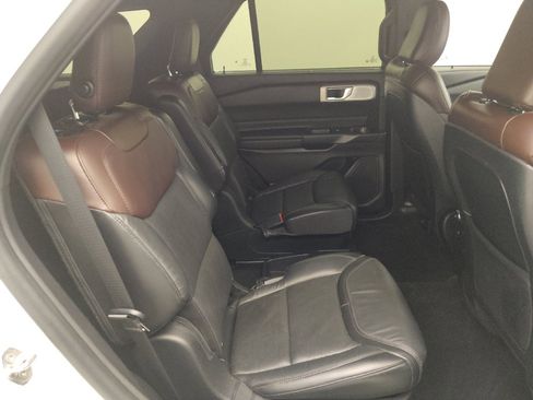 Used 2020 Ford Explorer Platinum w/ Premium Technology Package image 19