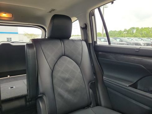 Used 2022 Toyota Highlander Platinum AWD/4WD image 14