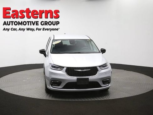 Used 2024 Chrysler Pacifica Touring-L FWD image 51