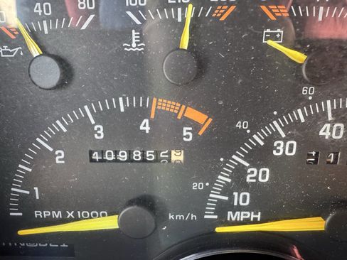 Used 1994 Chevrolet Silverado 1500 4x4 Regular Cab image 24