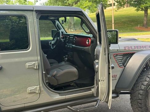 Used 2019 Jeep Wrangler Unlimited Rubicon AWD/4WD image 23