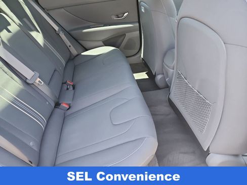 Certified 2025 Hyundai Elantra SEL FWD image 17