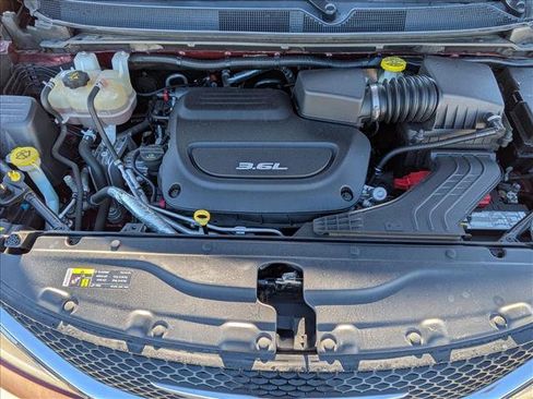 Used 2017 Chrysler Pacifica Limited image 26