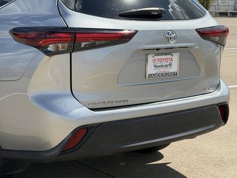 Used 2024 Toyota Highlander LE image 6