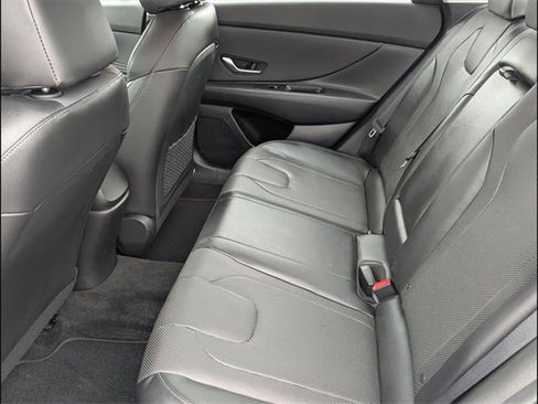 Used 2023 Hyundai Elantra Limited image 12