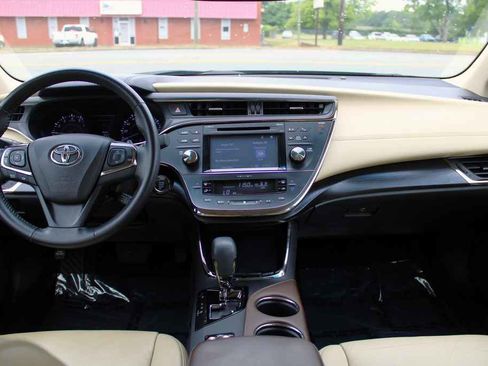 Used 2016 Toyota Avalon XLE Plus FWD image 11