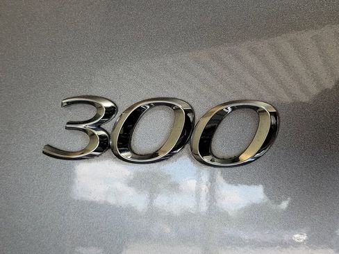 Used 2011 Chrysler 300 Limited RWD image 7