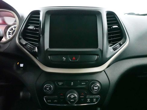 Used 2018 Jeep Cherokee Limited AWD/4WD image 21