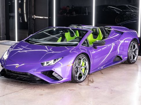 Used 2023 Lamborghini Huracan EVO RWD image 3