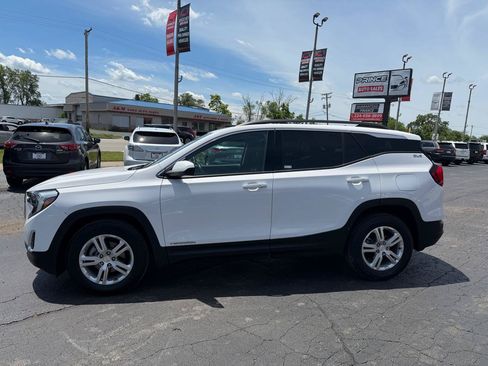 Used 2019 GMC Terrain SLE w/ Driver Convenience Package FWD image 4