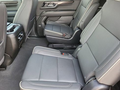 Used 2025 GMC Yukon Elevation w/ LPO, Yukon Black Package image 12