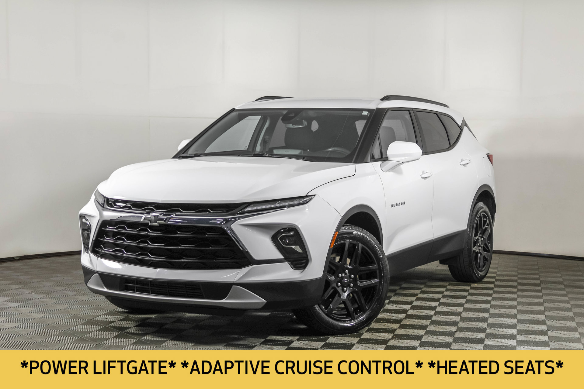 Used 2024 Chevrolet Blazer LT w/ Convenience Package FWD image 2