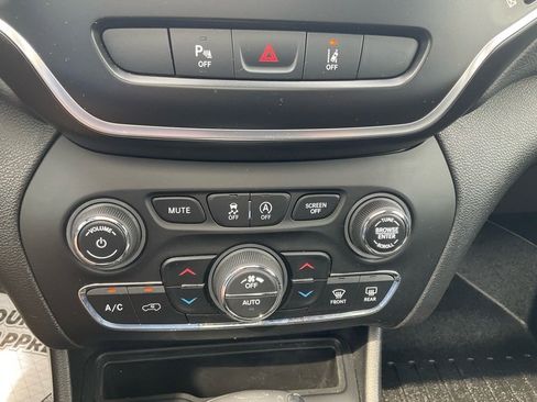 Used 2021 Jeep Cherokee Latitude Lux 80th Anniv w/ Quick Order Package 26U 80TH image 11