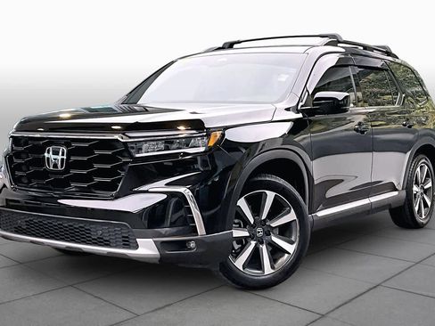 Used 2024 Honda Pilot Touring image 2