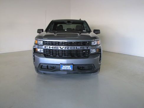 Used 2019 Chevrolet Silverado 1500 Custom w/ Custom Convenience Package image 2