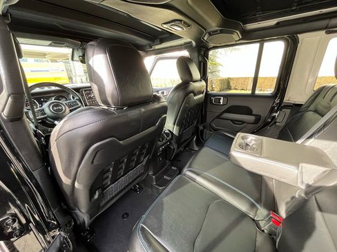 Used 2023 Jeep Wrangler Unlimited Rubicon 4xe w/ Steel Bumper Group AWD/4WD image 32