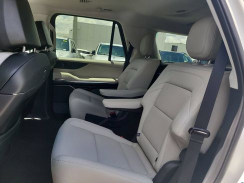 Used 2026 Lincoln Navigator Premiere AWD/4WD image 13
