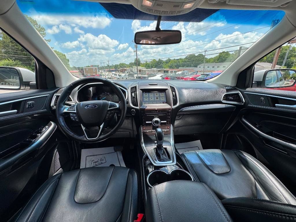 Used 2017 Ford Edge Titanium w/ Technology Package FWD image 18