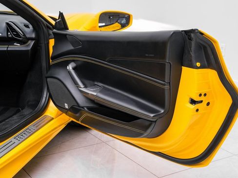 Used 2017 Ferrari 488 Spider image 40