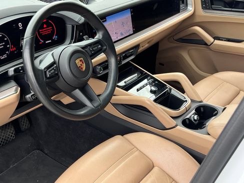 Certified 2024 Porsche Cayenne Coupe AWD/4WD image 4