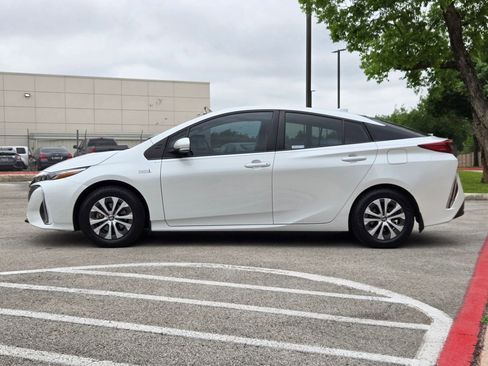 Used 2022 Toyota Prius Prime XLE FWD image 6