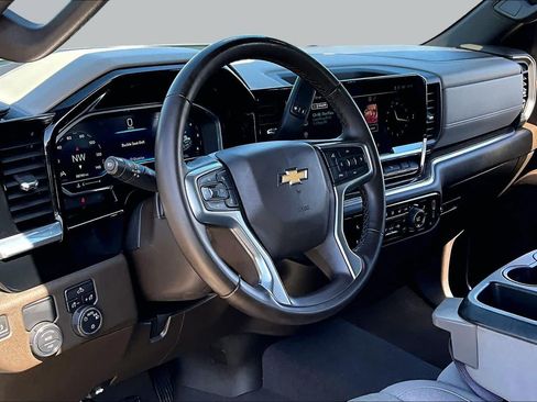 Used 2023 Chevrolet Silverado 1500 LT RWD image 18