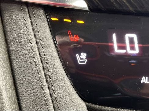 Used 2021 Cadillac XT6 Premium Luxury image 21