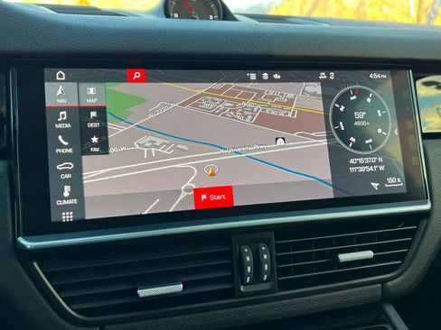 Used 2020 Porsche Cayenne S image 34