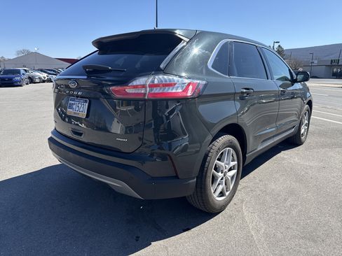 Used 2023 Ford Edge SEL image 3