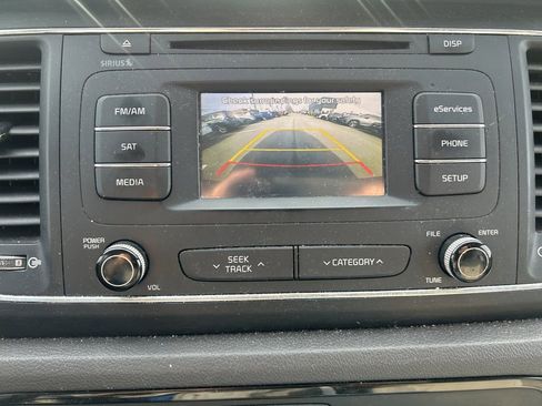 Used 2016 Kia Sedona LX w/ LX Convenience Package image 9