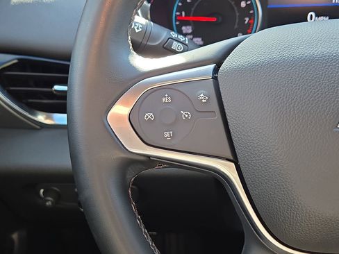 Used 2023 Chevrolet Traverse LT image 21