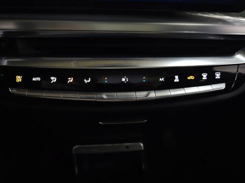 Certified 2024 Cadillac Lyriq Luxury AWD/4WD image 32