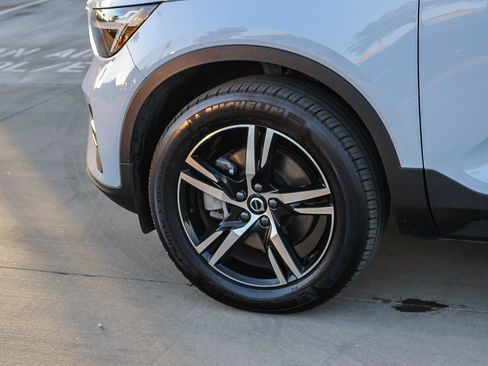 Used 2025 Volvo XC40 B5 Core image 10