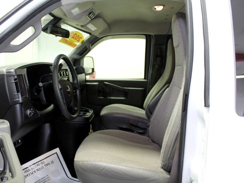 Used 2020 GMC Savana 3500 LT w/ LT Preferred Equipment Group image 17